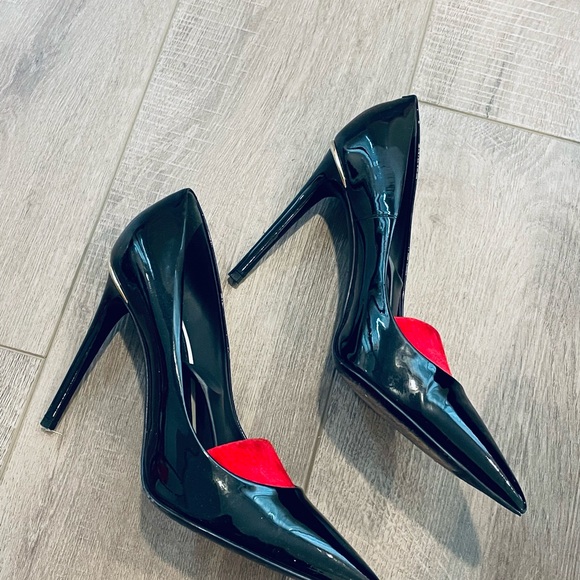 Louis Vuitton , high heels model 12cm, in black patent leather, size 40.5FR. - Picture 4 of 7